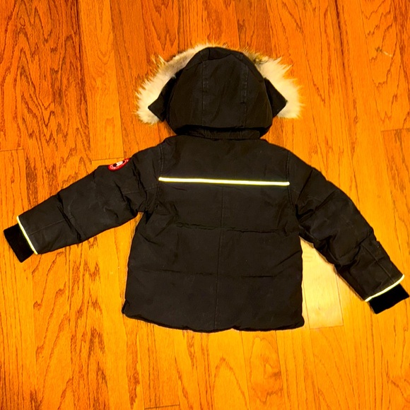 Unisex black Canada Goose, good condition, hardwa still functional. Size 2t-3t - Picture 4 of 6